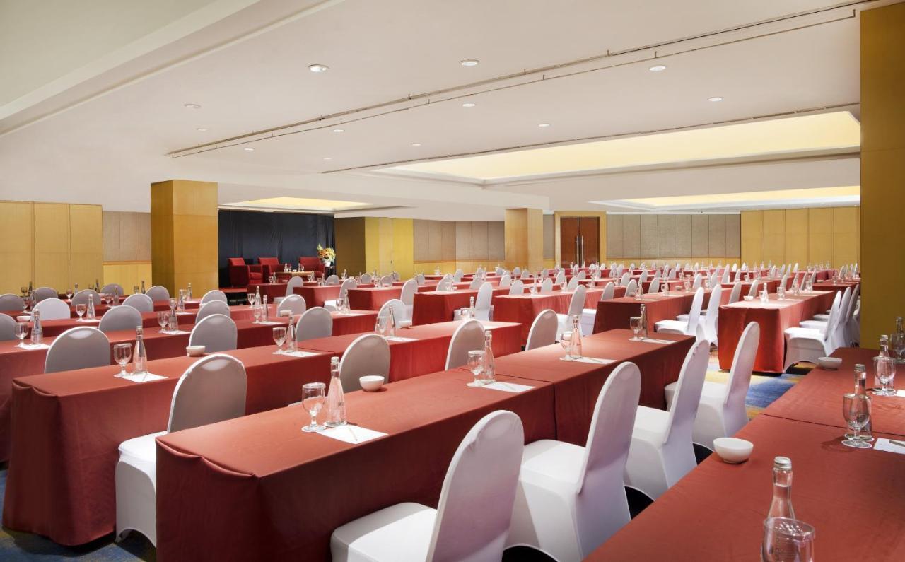 Hotel Ciputra Jakarta Managed By Swiss-Belhotel International Exterior photo
