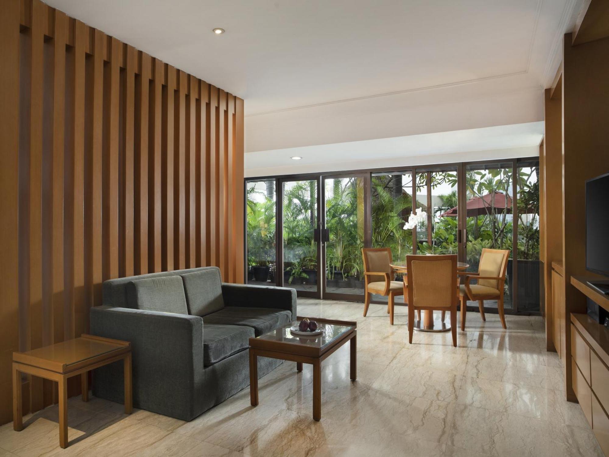 Hotel Ciputra Jakarta Managed By Swiss-Belhotel International Exterior photo