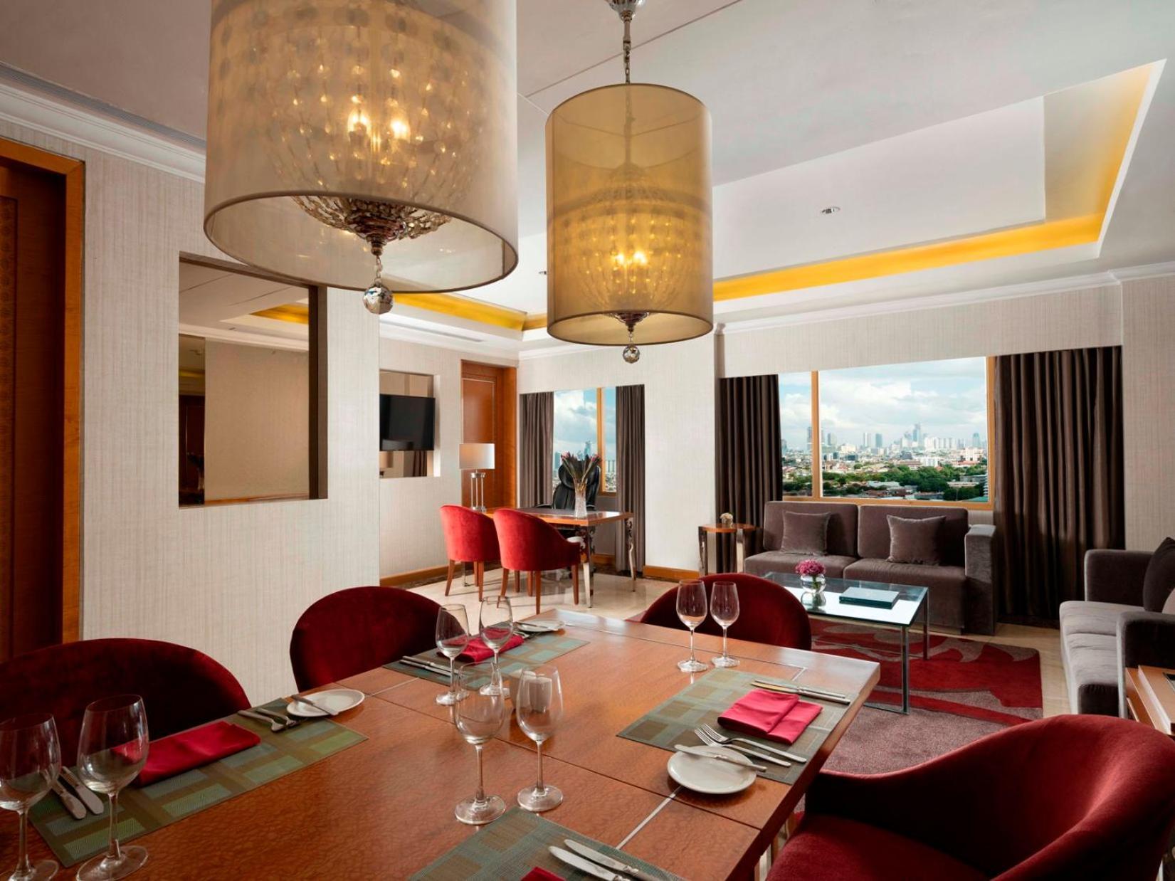 Hotel Ciputra Jakarta Managed By Swiss-Belhotel International Exterior photo